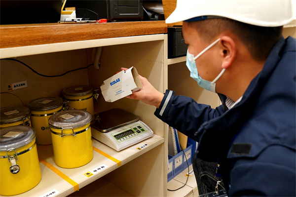 "甜啦啦:嚴把質量關,保障食品安全" "甜啦啦:嚴把質量關,保障食品安全"