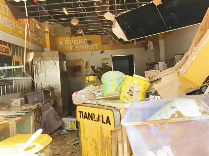 兩遭洪水重創后，“甜啦啦”門店迎來重生
